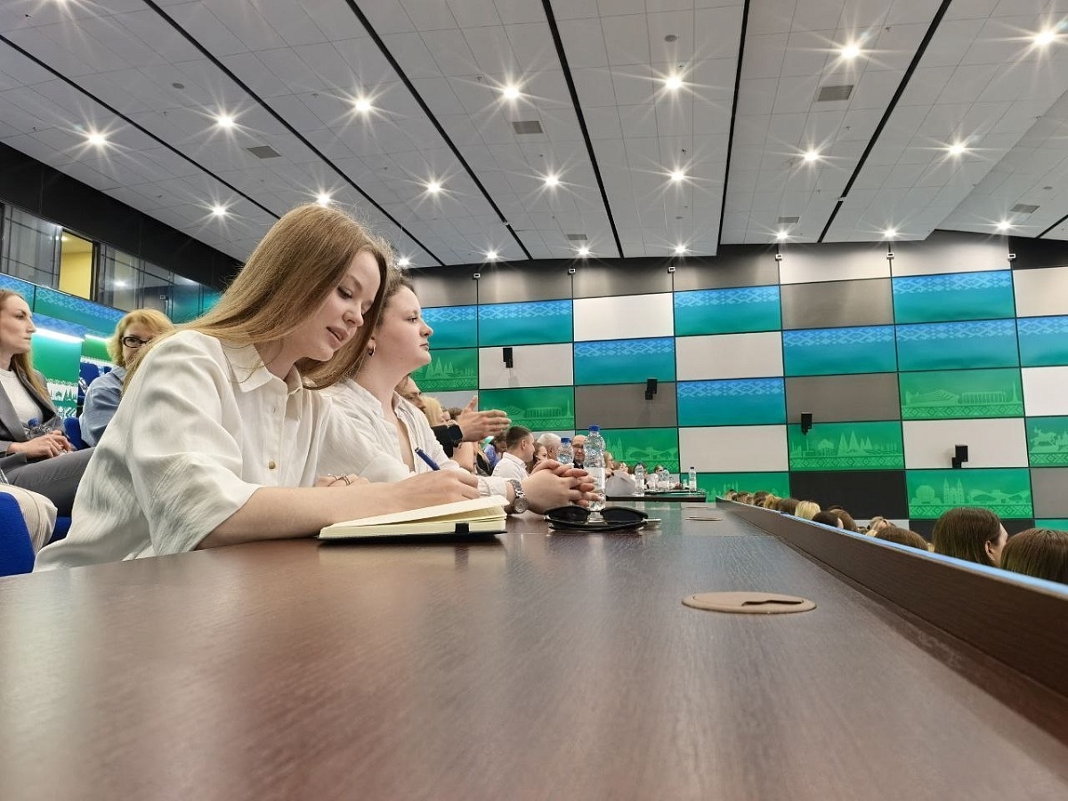 Молодые специалисты BELEXPO приняли участие в форуме «Беларусь непобедимая! Свет памяти!»